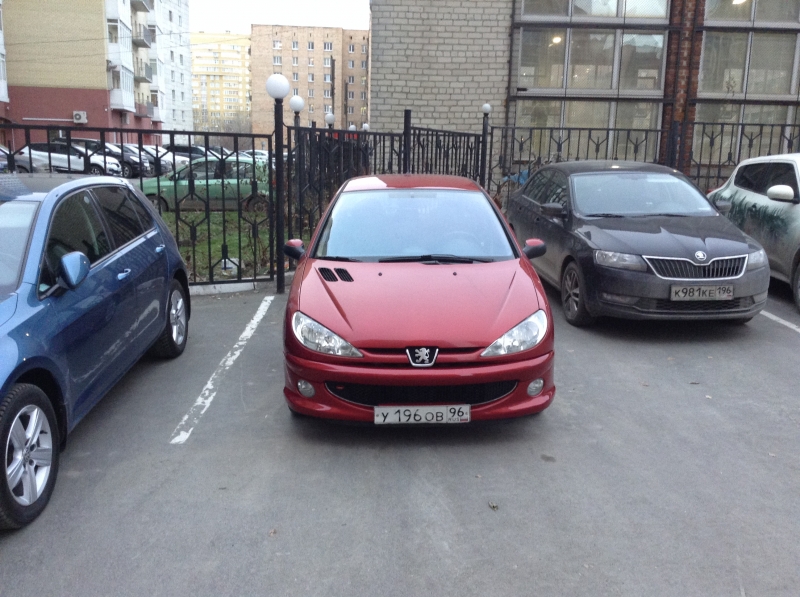 Продам Peugeot 206 07 г.в АКПП